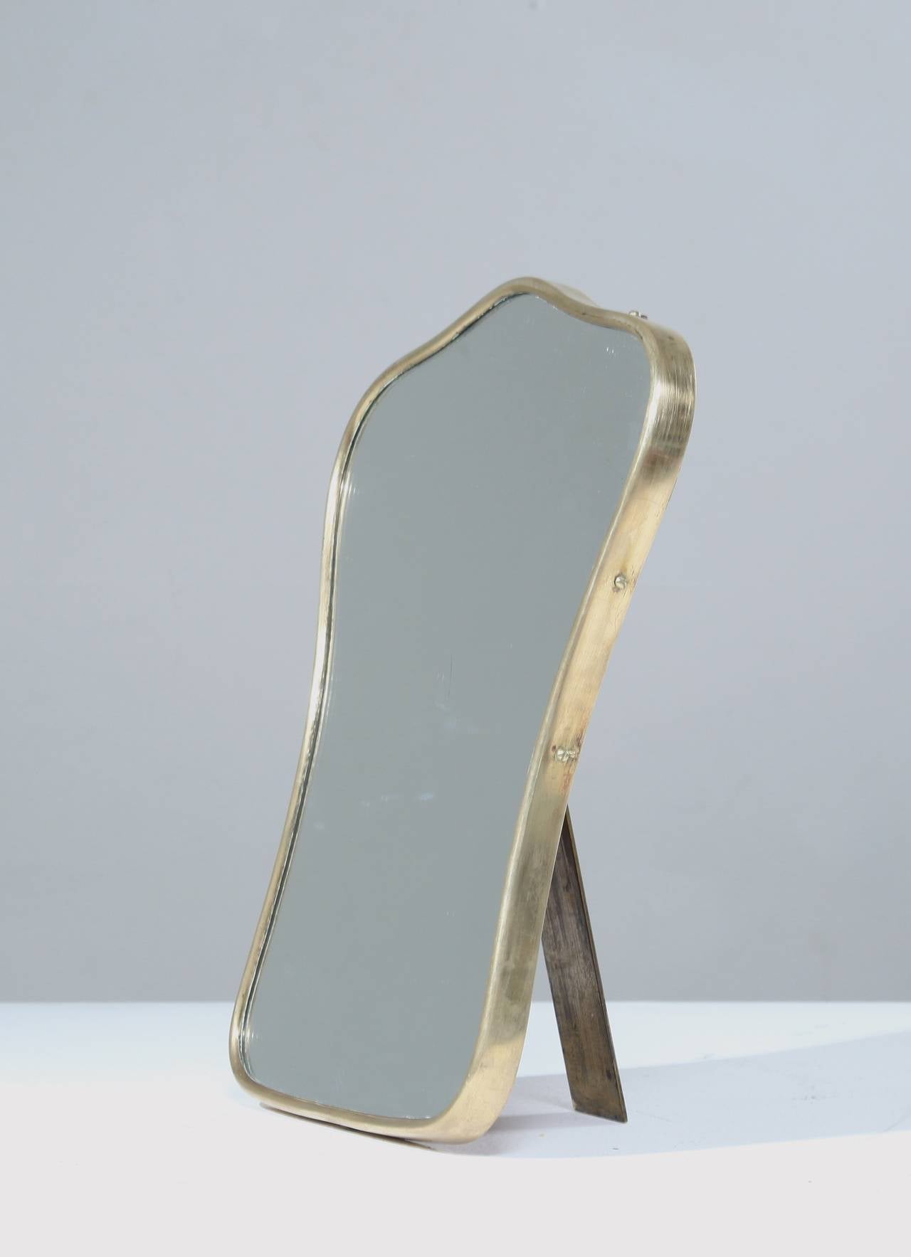 Brass framed table mirror with wooden back.
Simple, elegant and excellent condition.