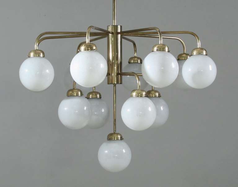 Mid-Century Modern Very Large German Thirteen-Armed Brass Chandelier, 1960s For Sale