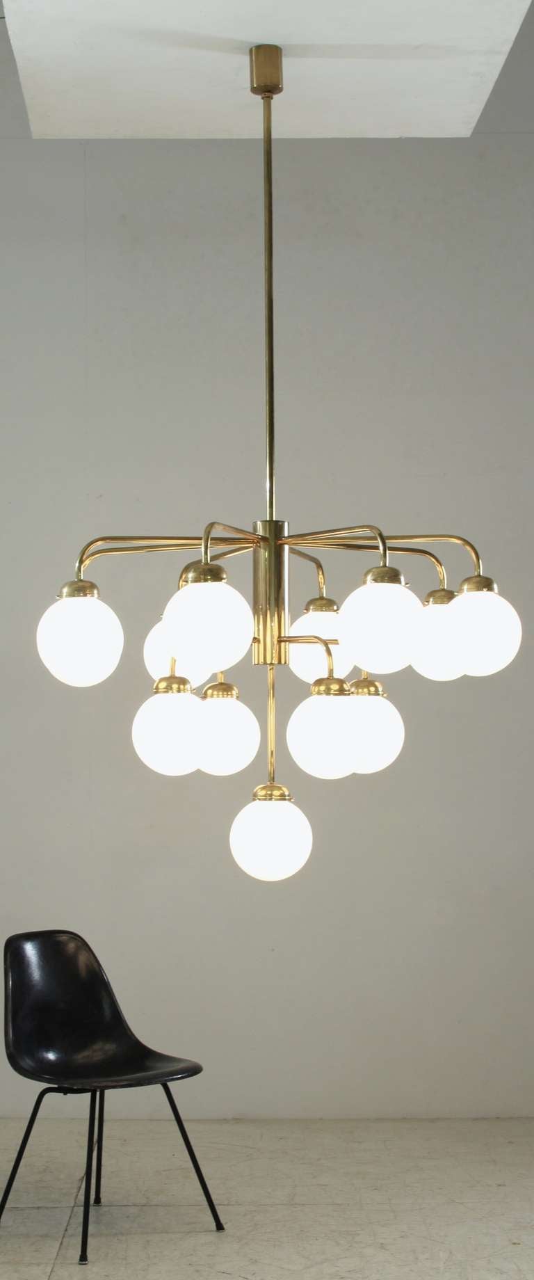 Mid-20th Century Very Large German Thirteen-Armed Brass Chandelier, 1960s For Sale