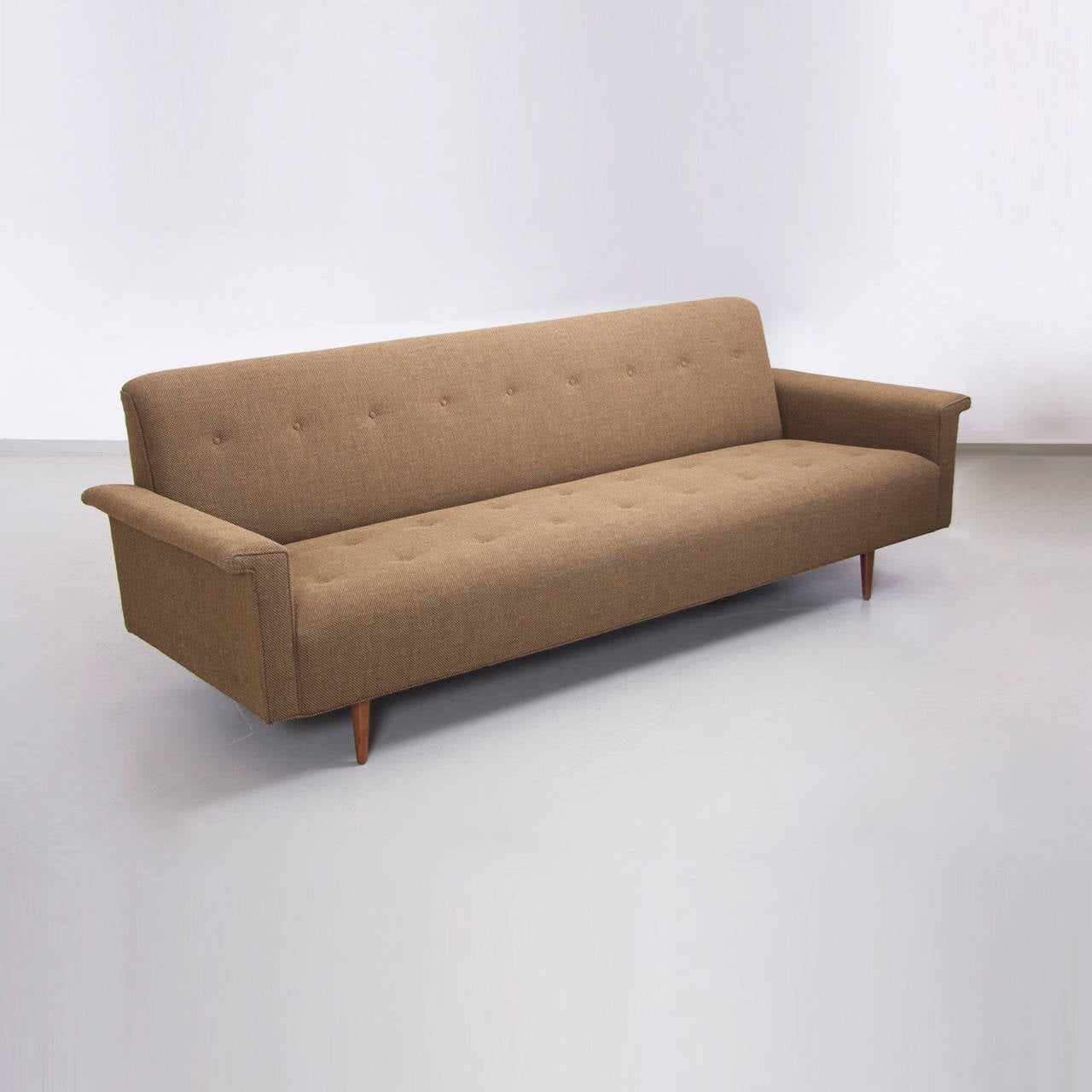 Elegant Milo Baughman sofa in brown/green with high quality Kvadrat / Maharam Skifer fabric.