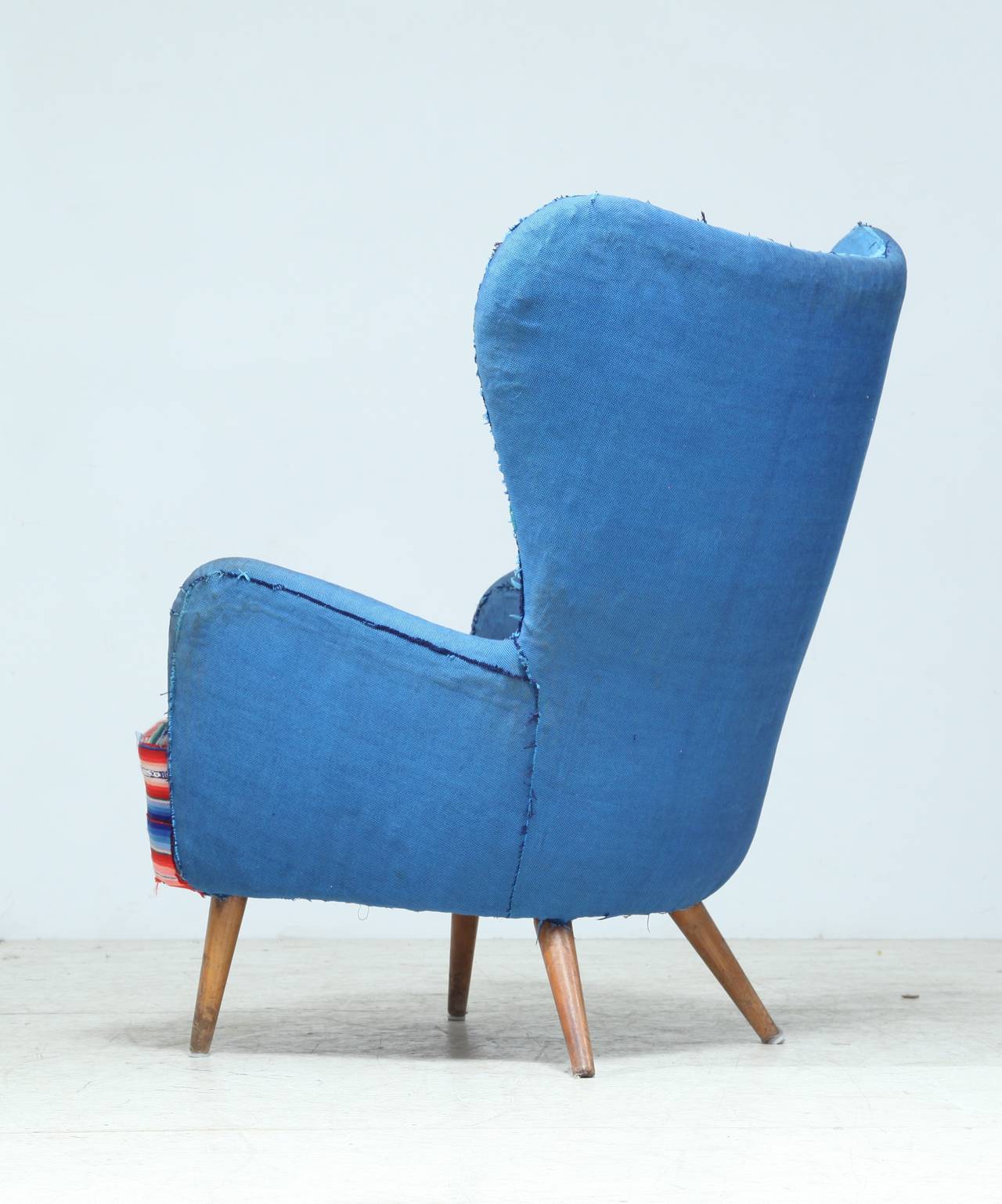A lounge chair by British designer Ernest Race, designed in 1946 and produced by the Race Furniture Company. The chair is built on a metal base with wooden feet. Ernest Race is known for using waste sheet metal from old planes as a base material for