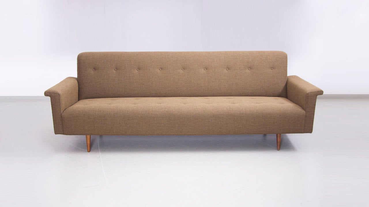 Elegant Milo Baughman Sofa in Brown or Green by Thayer Coggin In Excellent Condition For Sale In Maastricht, NL