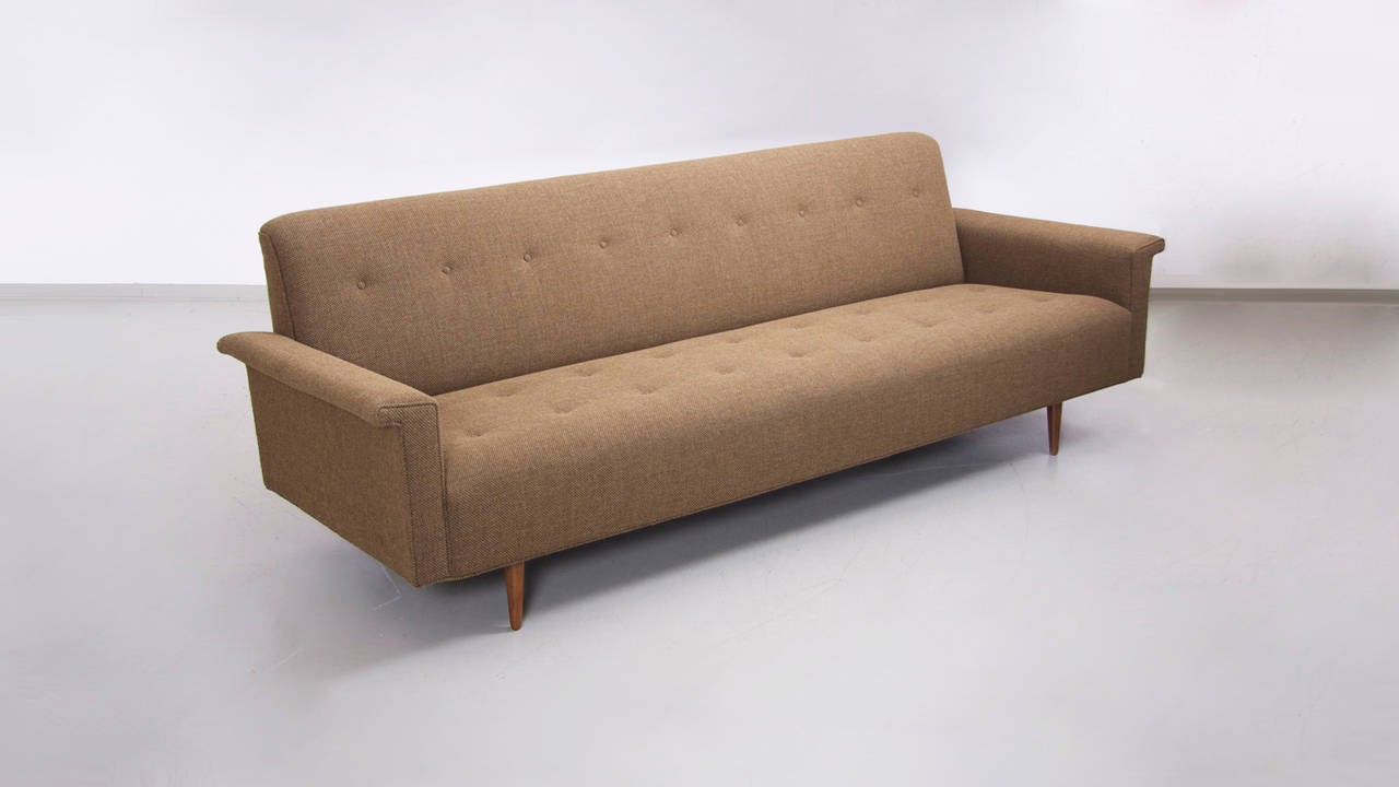 Mid-Century Modern Elegant Milo Baughman Sofa in Brown or Green by Thayer Coggin For Sale