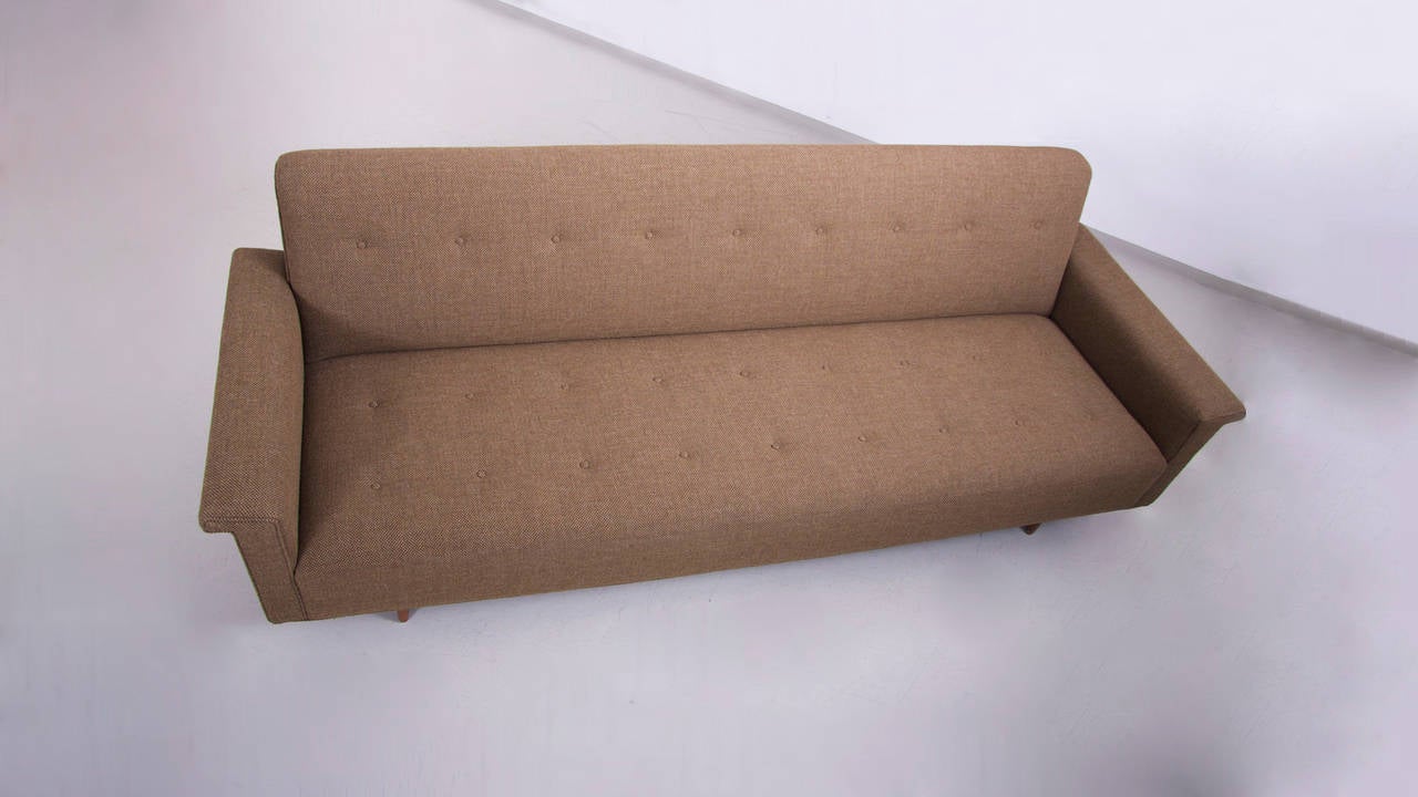 Mid-20th Century Elegant Milo Baughman Sofa in Brown or Green by Thayer Coggin For Sale