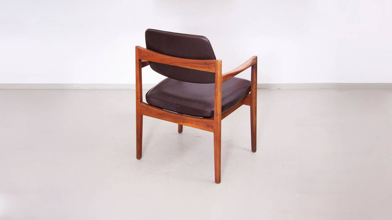 Really elegant Jens Risom Armchair in solid wanlut and high quality aniline dark brown leather by sorensen.