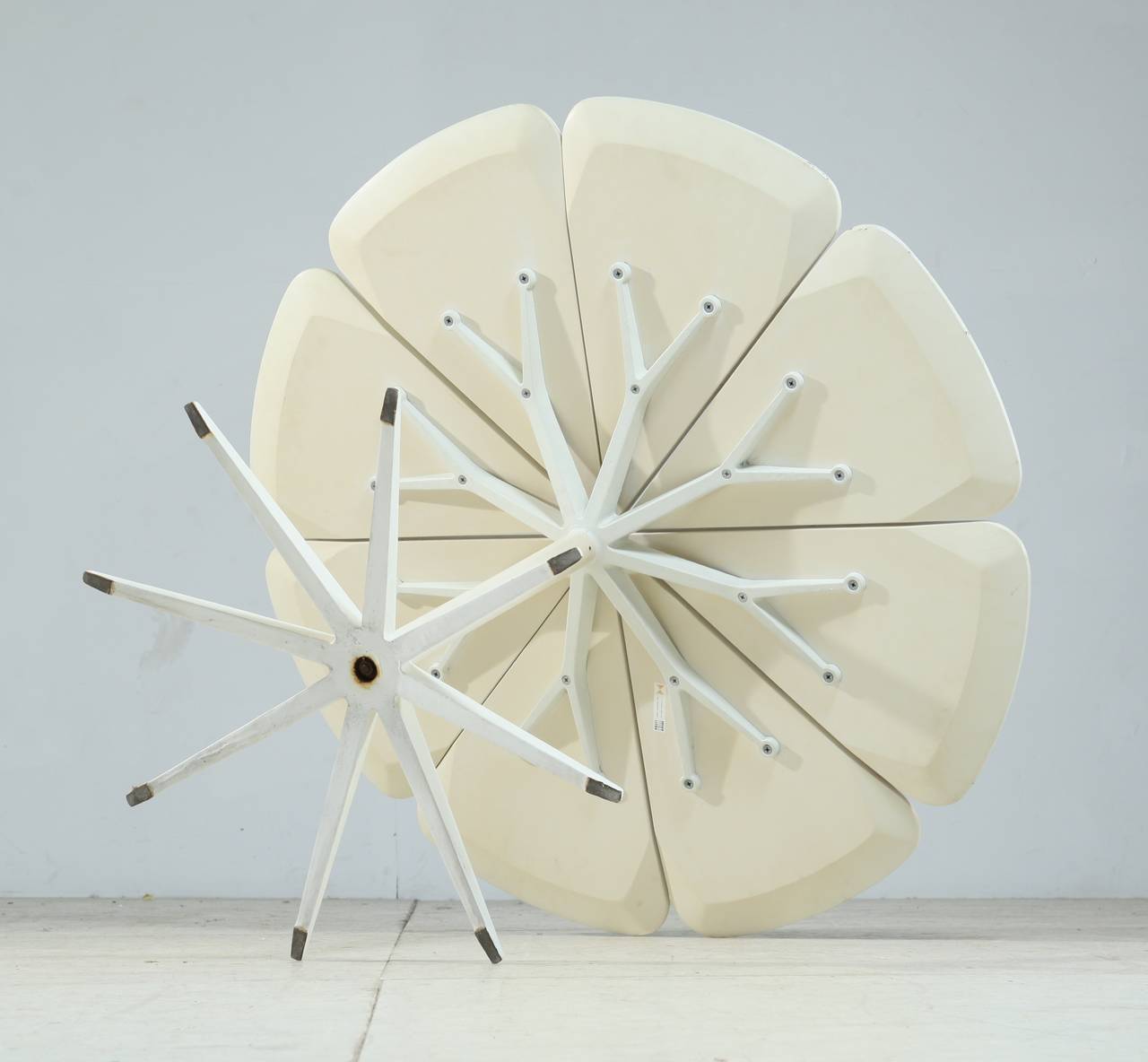 Richard Schultz Petal Coffee Table in White for Knoll, USA, 1960s For