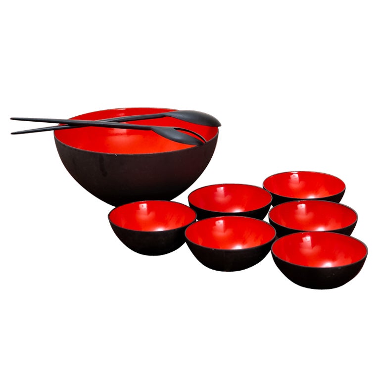 Black and red Krenit salad bowls with serving spoons