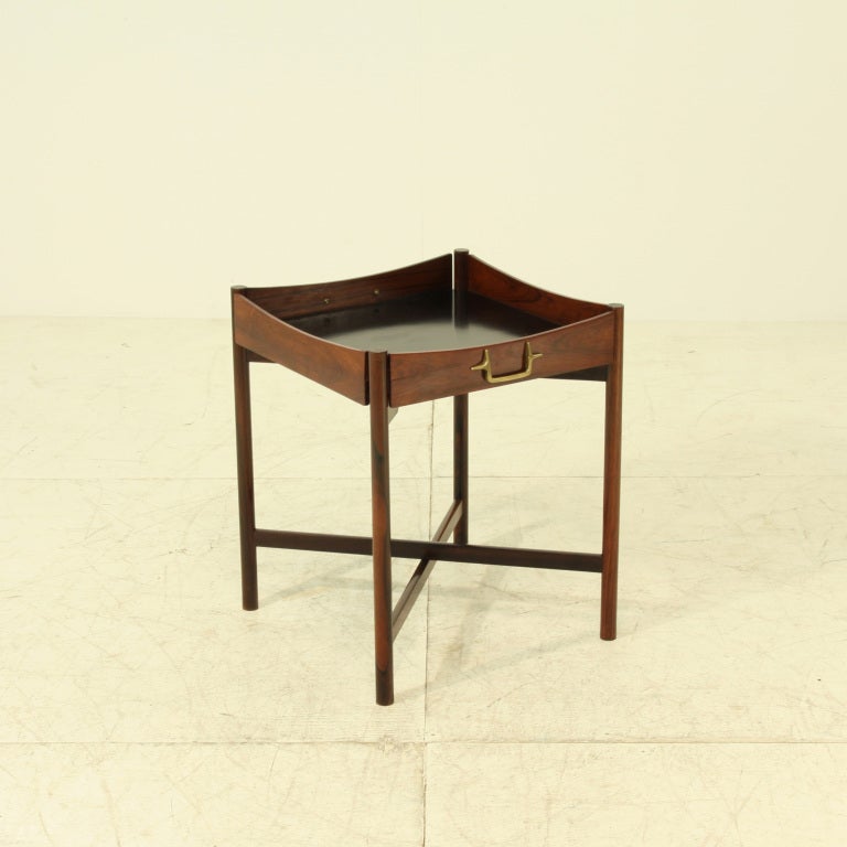 Rosewood foldable tray table