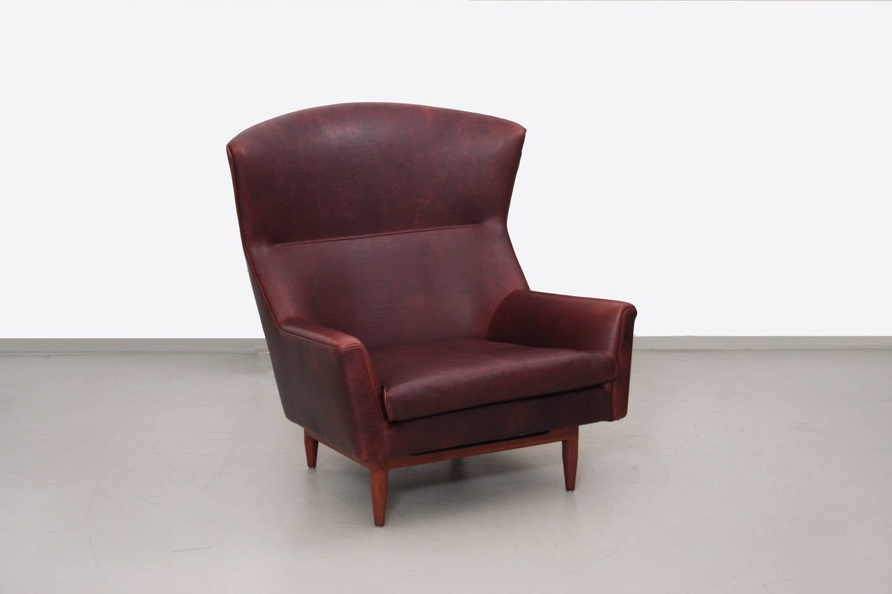 Very rare Risom lounge chair in new upholstered leather with already a patina. Mint condition.