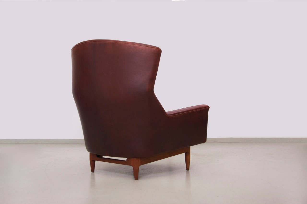 Mid-20th Century Rare Large Jens Risom Lounge Chair in Leather For Sale