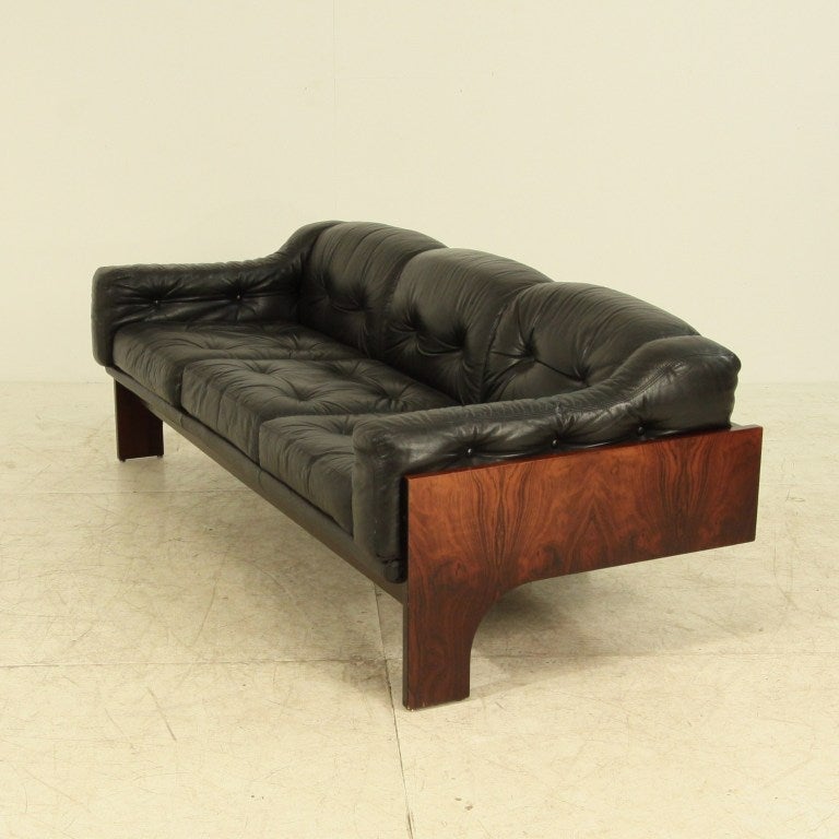 Italian Claudio Salocchi 'Oriolo' sofa in rosewood and leather