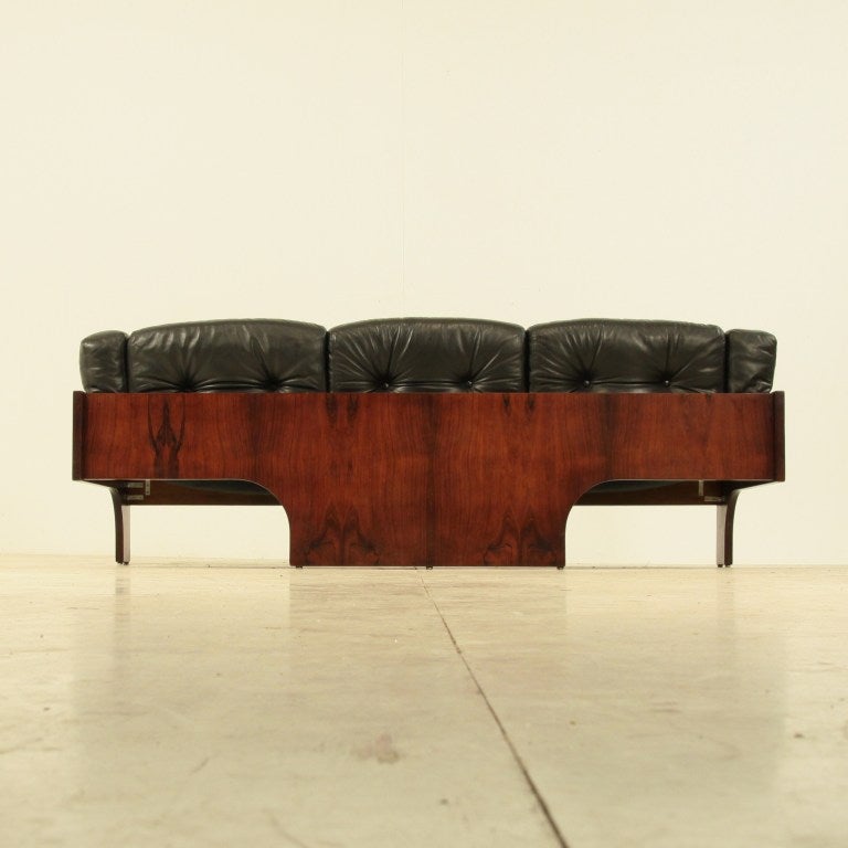 Claudio Salocchi 'Oriolo' sofa in rosewood and leather In Excellent Condition In Maastricht, NL