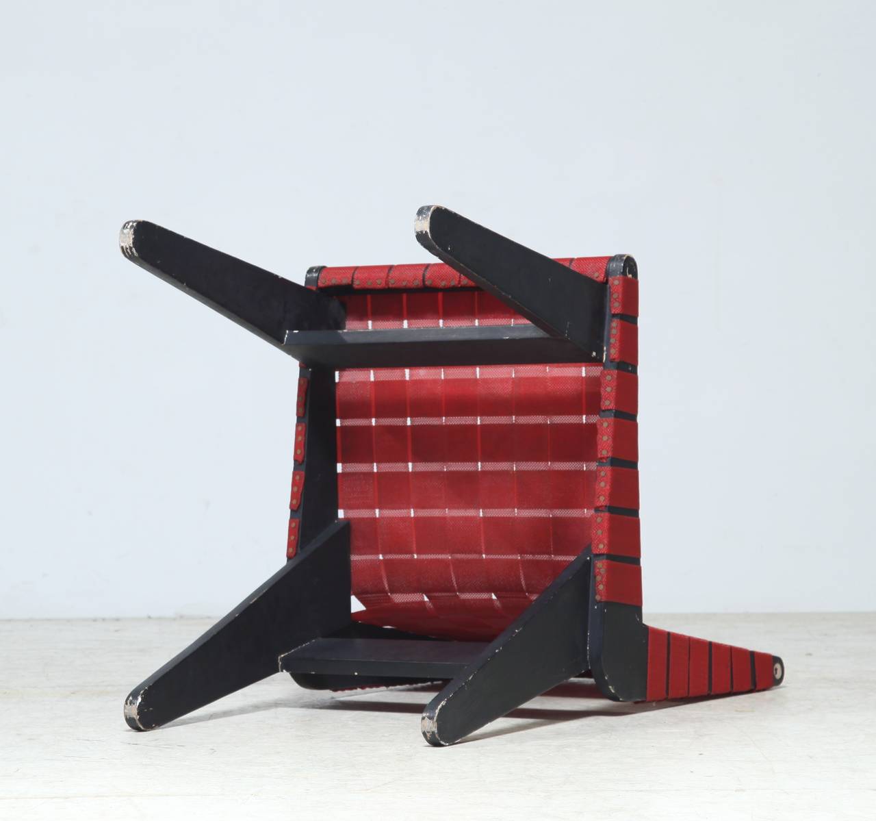 Cotton Klaus Grabe Chair with Red Webbing, USA, 1950s For Sale