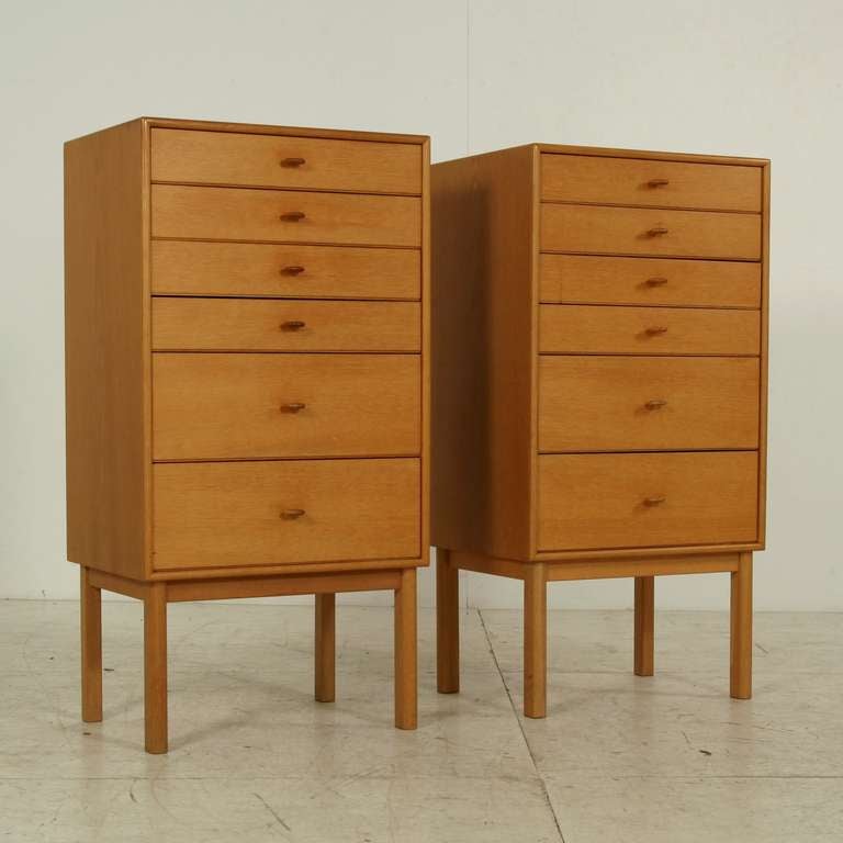 Branded pair chest of drawers by Sven Engström & Gunnar Myrstrand in oak veneer. Each chest holds 6 drawers and both are in a perfect conidtion. the drawers slide very smoothly and no usermarks.