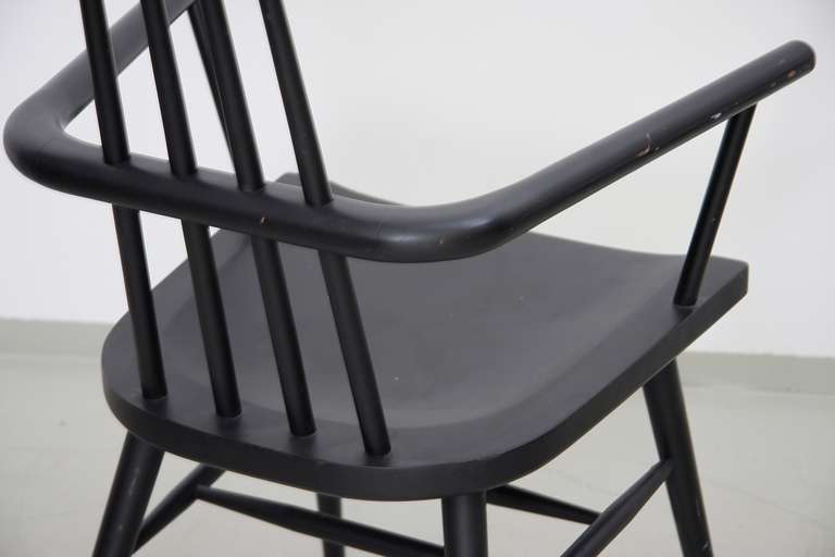 Pair of Paul McCobb High Back Windsor Chairs in Black In Excellent Condition In Maastricht, NL