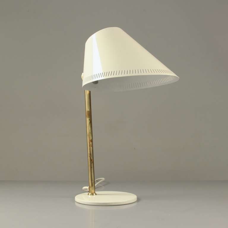 Mid-Century Modern Paavo Tynell White Desk Lamp for Idman, Finland, 1950s
