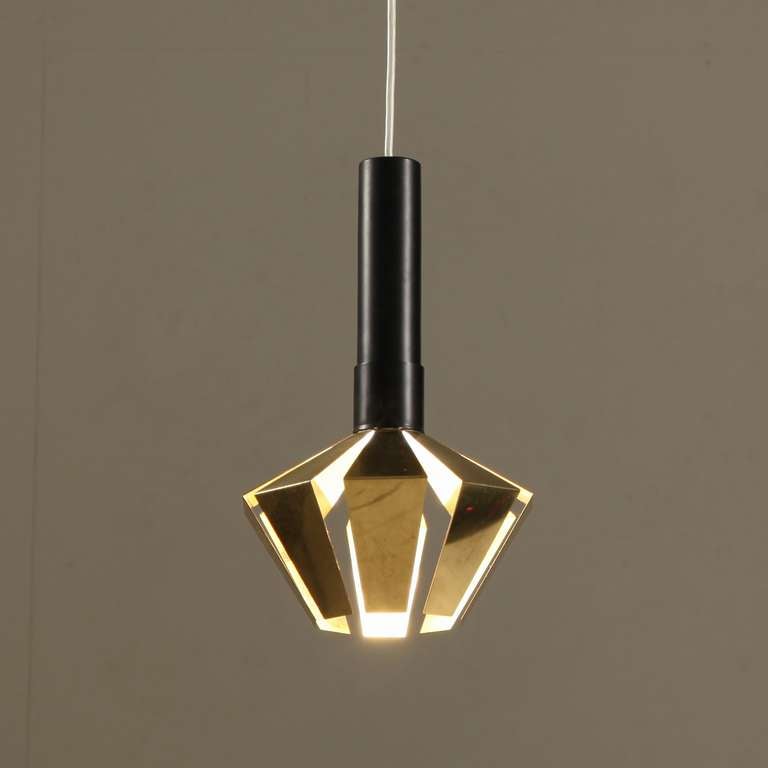 Set of two similar brass pendant lamps by Tapio Wirkkala for Itsu, late fifties. A variation in size and angle of the folded brass.  With black painted metal lamp holder