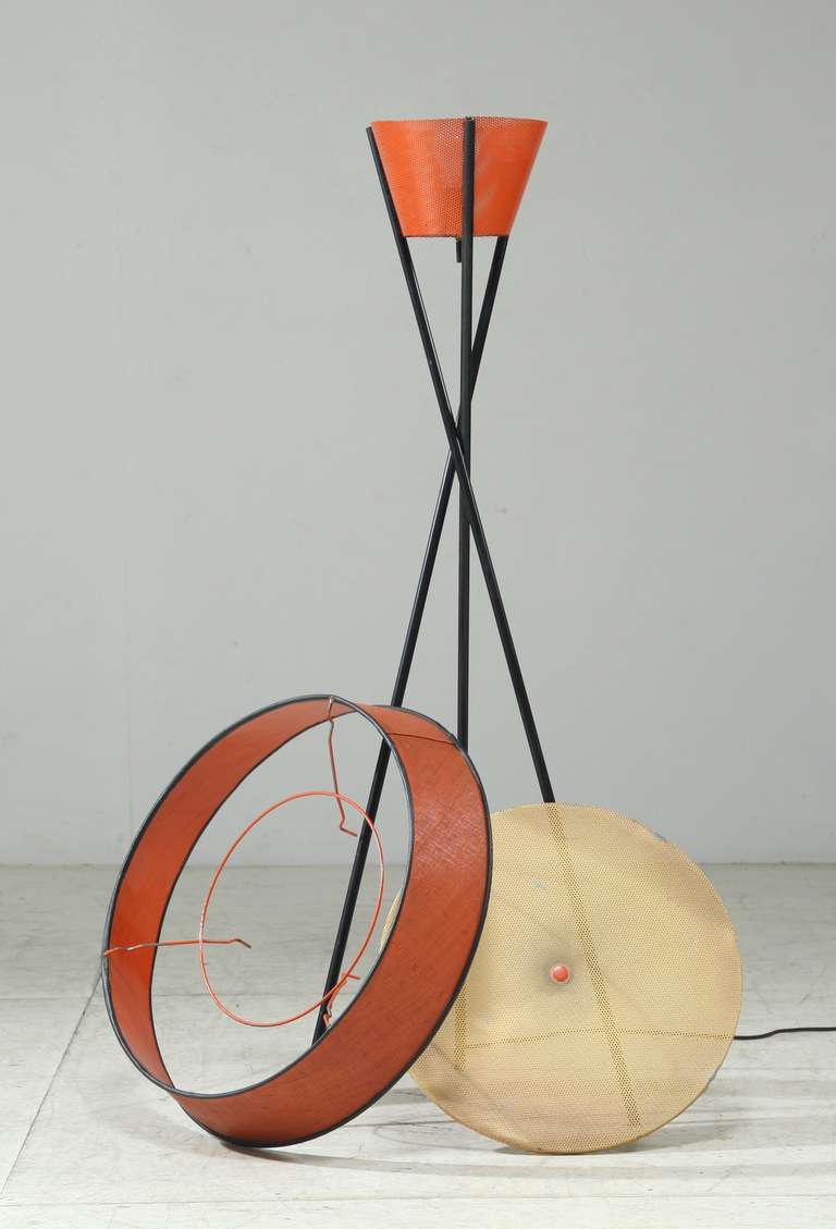 A 1950s Gerald Thurston Tripod Floor Lamp for Lightolier In Good Condition In Maastricht, NL