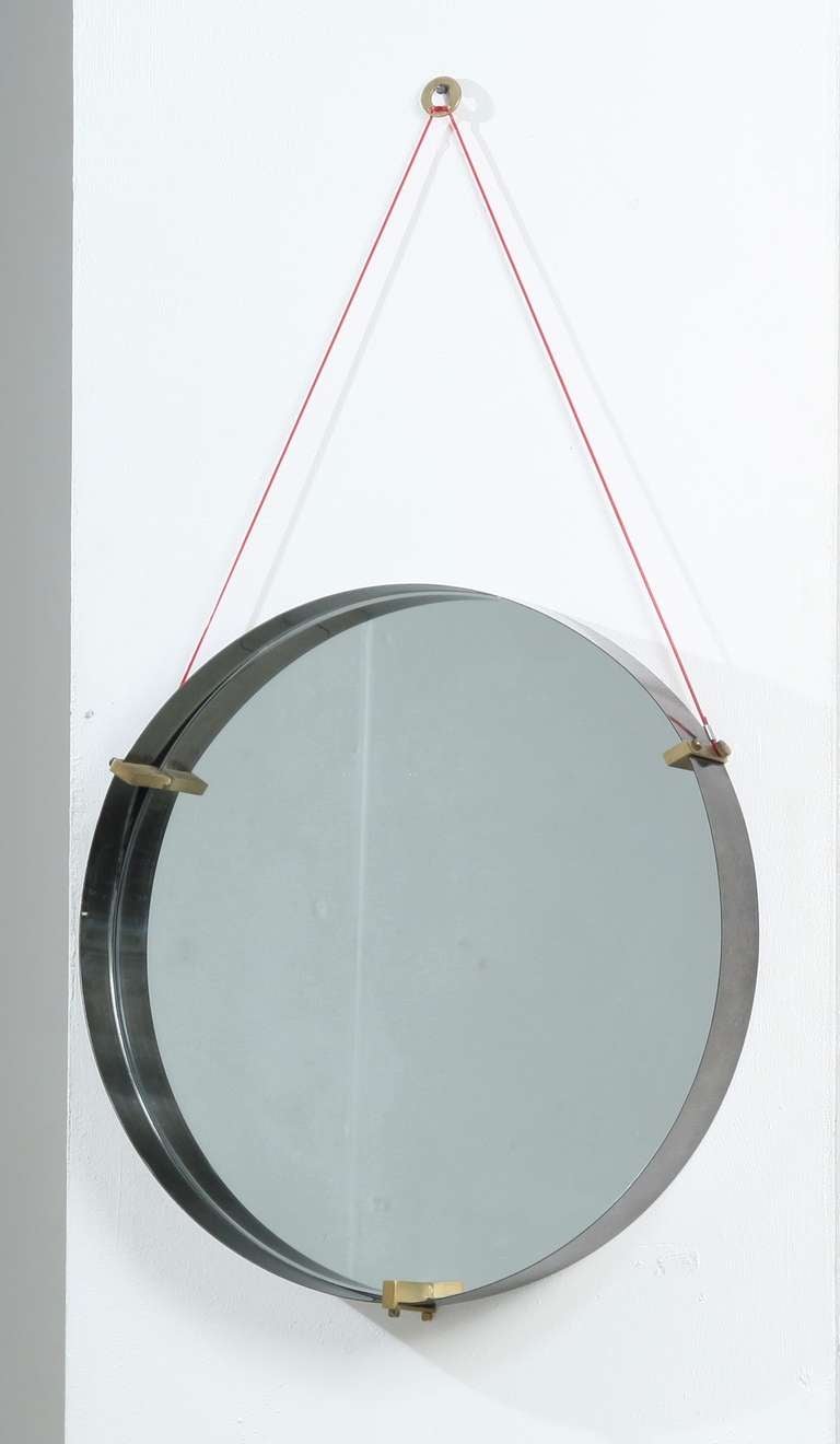 Round Brass Minimalist Mirror, Italy, 1950s For Sale 2