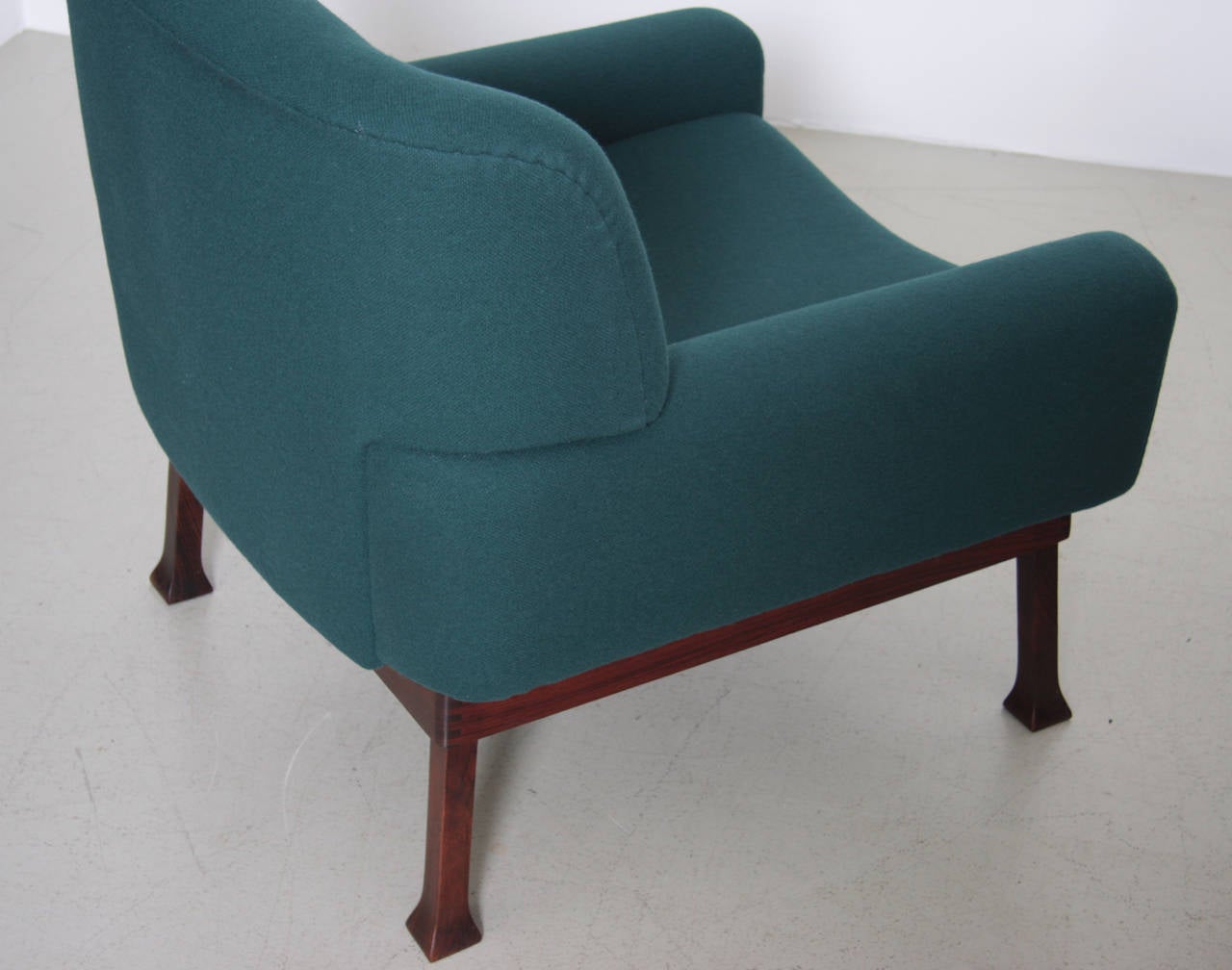 Pair of Allegra Armchairs by Piero Ranzani for Elam In Excellent Condition For Sale In Maastricht, NL