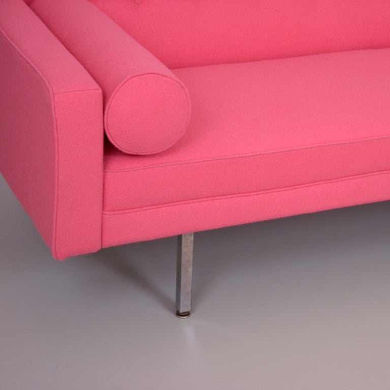 Mint Condition George Nelson 0693 Sofa by Herman Miller, re upholstered  with Kvadrat Tonus Fabric in pink. A beautiful eyecatcher.