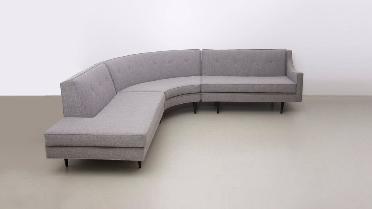 Rare Planner Group sofa by American designer Paul McCobb for Winchendon in new Kvadrat wool fabric and new foam.

The corner is 250 x 263 cm.