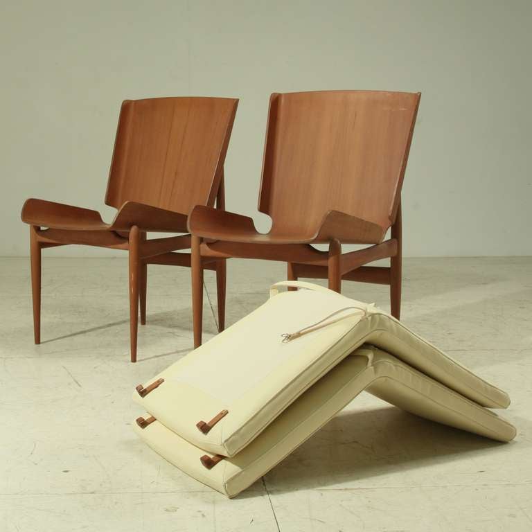 Italian Pair 1950s Folded Plywood Sidechairs with White Leather Seatpads For Sale