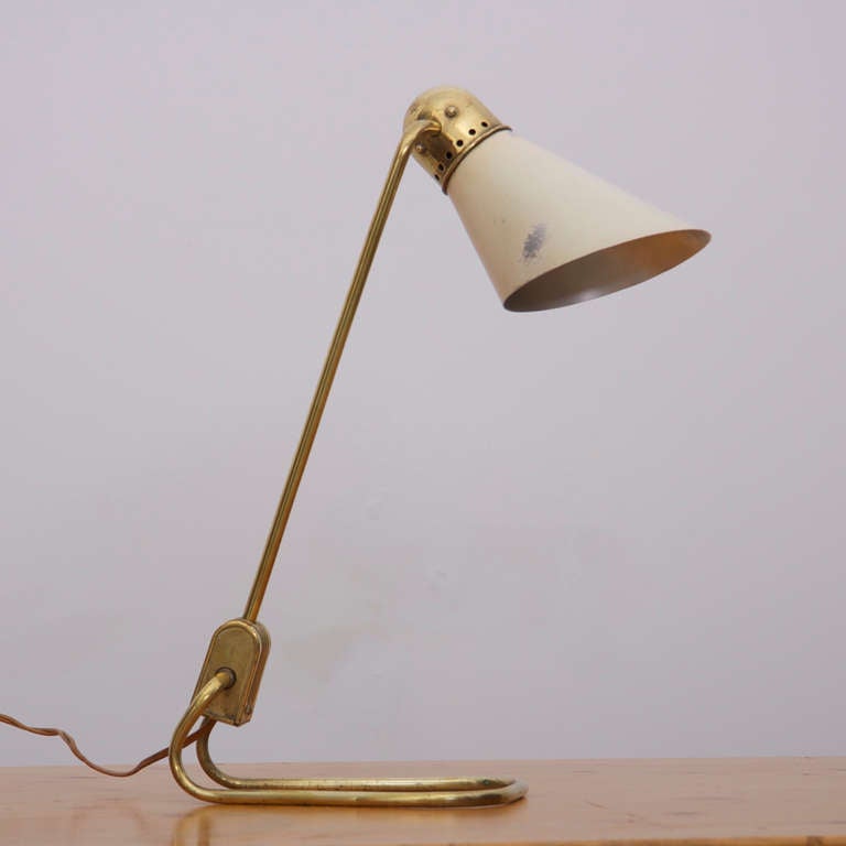 Rare 1950s cocotte lamp by french designer Jean-Boris Lacroix for Jumo in brass and white. Nice patina with small dents in the shade but nothing very serious. Bakelite switch on the cable and bajonette fitting.