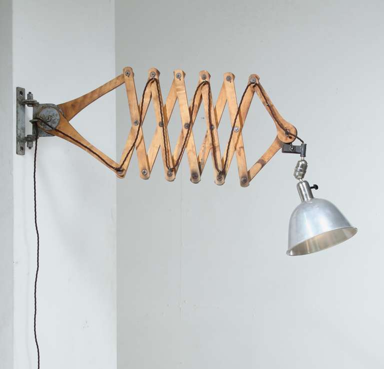 A rare version of the classic Triplex wall lamp, designed in 1919 by Swedish inventor and designer Johan Petter Johansson. The large scissor extension makes this a unique piece. Extendable to 210 cm / 83 inch.
Originally designed for industrial