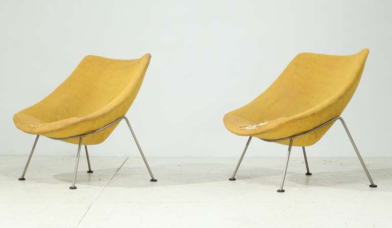 Mid-Century Modern Pair of Pierre Paulin Oyster Chairs with Original Upholstery For Sale