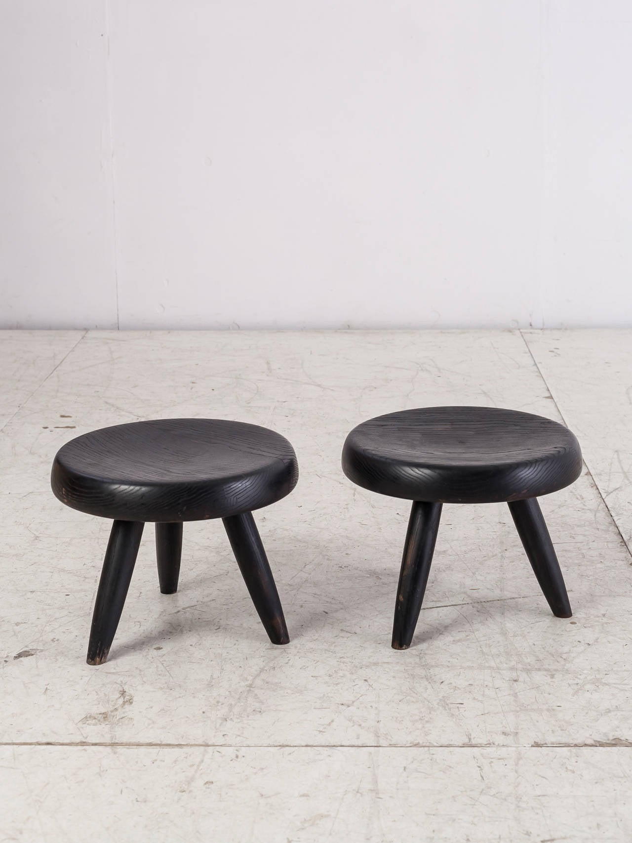 A rare pair of Charlotte Perriand low stools in black ash.
Beautiful mild wear and in an excellent condition.