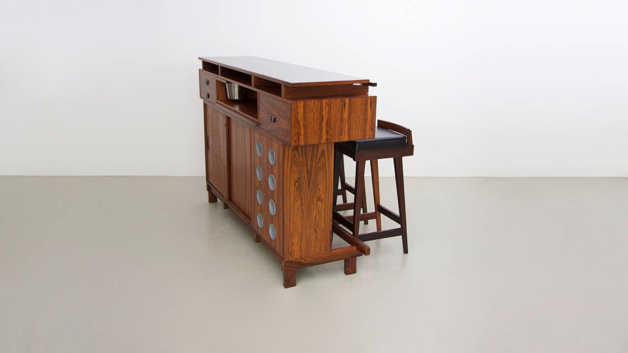 Danish Modern Rosewood Master Bar with Four Bar Stools by Erik Buck In Excellent Condition For Sale In Maastricht, NL