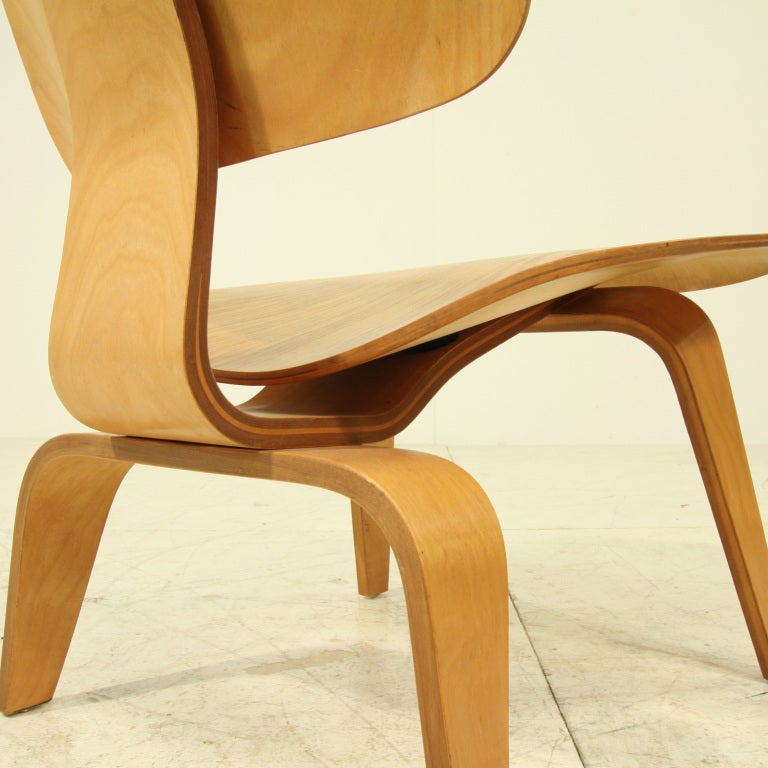 Evans edition of the iconic LCW chair by Charles Eames.