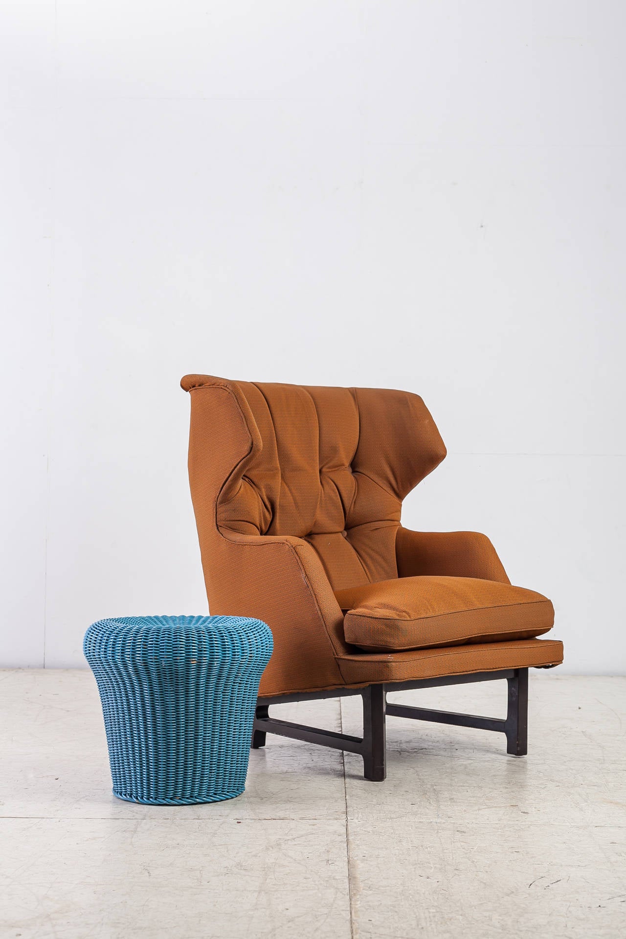 An Edward Wormley wingback lounge chair with a brown fabric upholstery. This chair was designed in 1957 for the 'Janus' series. It is both a stunning piece and a very comfortable chair in a great condition, with the original upholstery. Upholstery