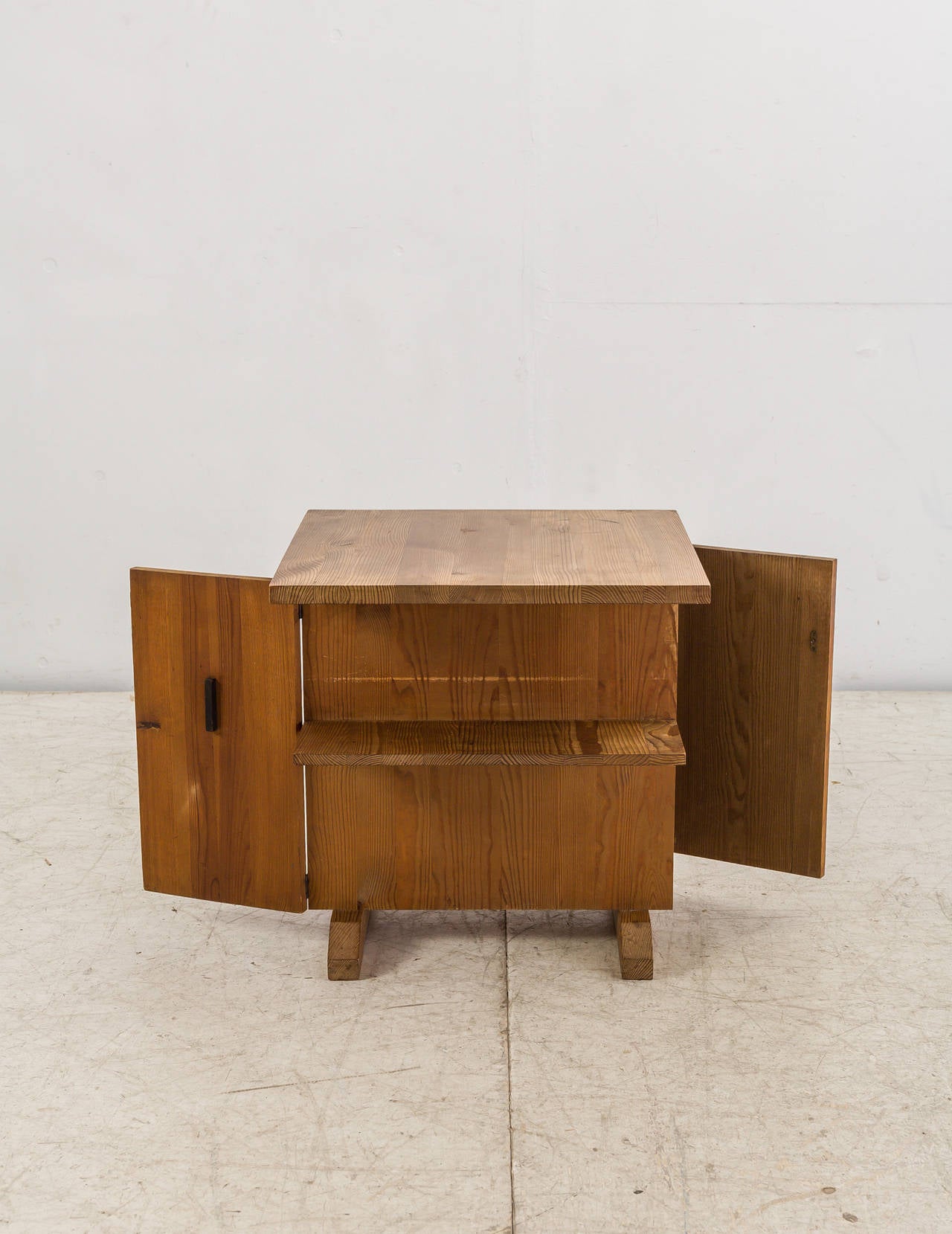 Scandinavian Modern Small Coffee Table, Mini Bar or Bedside Table in Pine from Sweden, 1930s-1940s