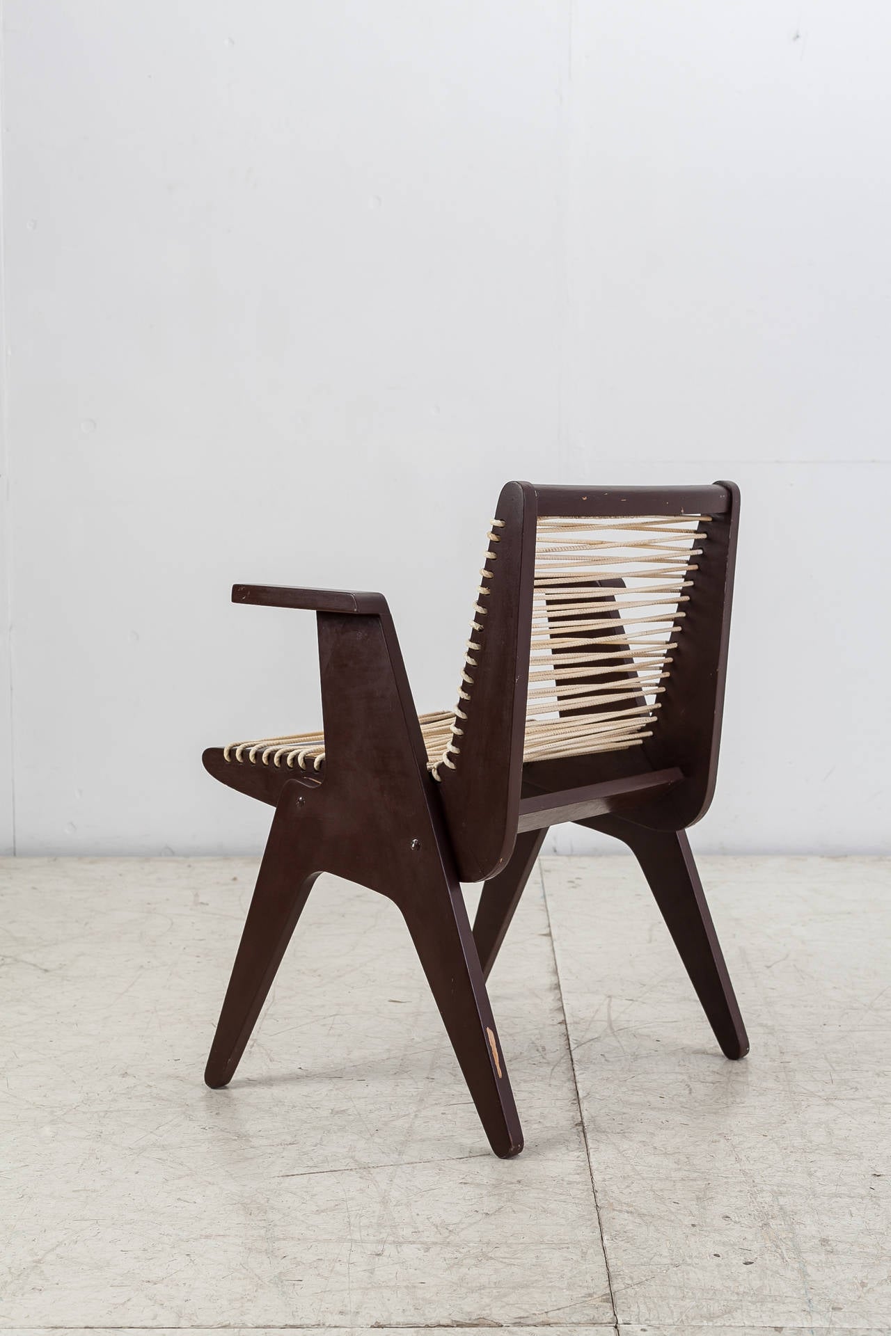 A rare 1940s armchair attributed to Klaus Grabe for Robert Kayton, New York. The brown plywood frame has a white plastified cord woven into it.

Bauhaus trained Klaus Grabe left Germany in the 1930s for Mexico. Here Grabe worked together with