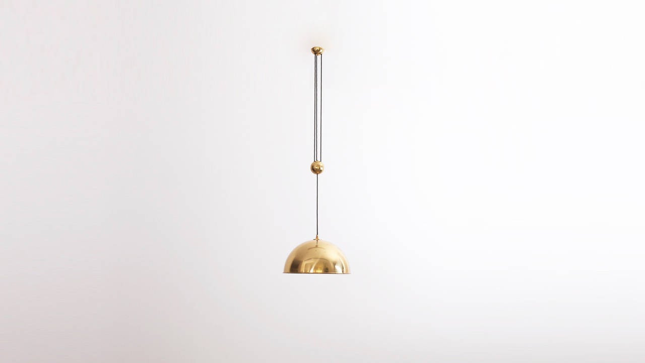 Pendant lamp Posa in brass with center counter weight by Florian Schulz. Rare edition with diffuser.