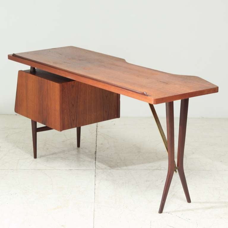 Mid-Century Modern Elegant desk by Louis Van Teeffelen for Webe