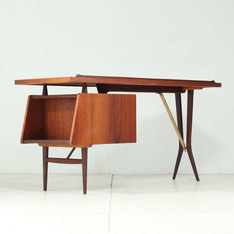 Dutch Elegant desk by Louis Van Teeffelen for Webe