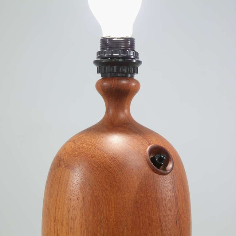 Danish Wooden Vase Shaped Base Table Lamp, 1960s In Excellent Condition For Sale In Maastricht, NL