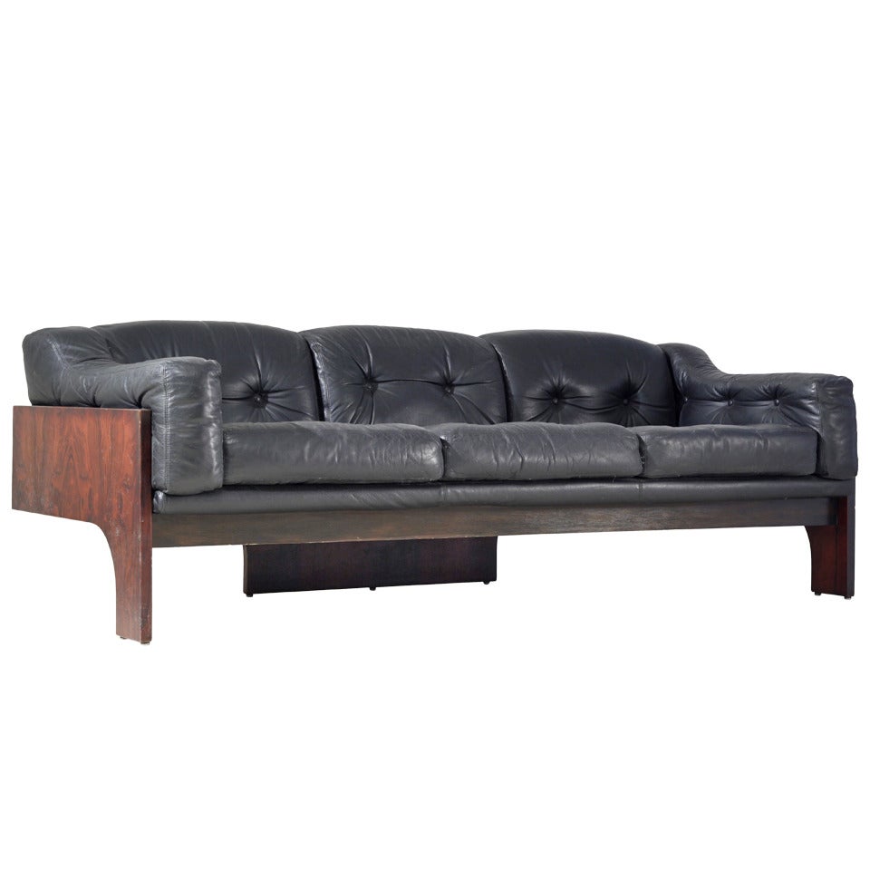 Claudio Salocchi 'Oriolo' Sculptural Sofa in Rosewood andLeather, Italy, 1960s For Sale