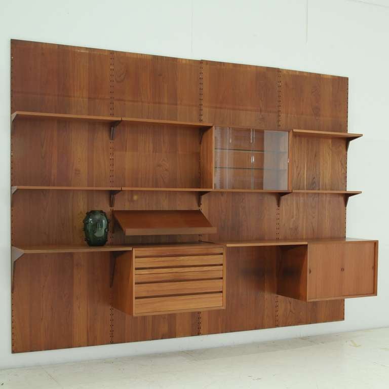 Wall covering Cadovius wall unit in teak
