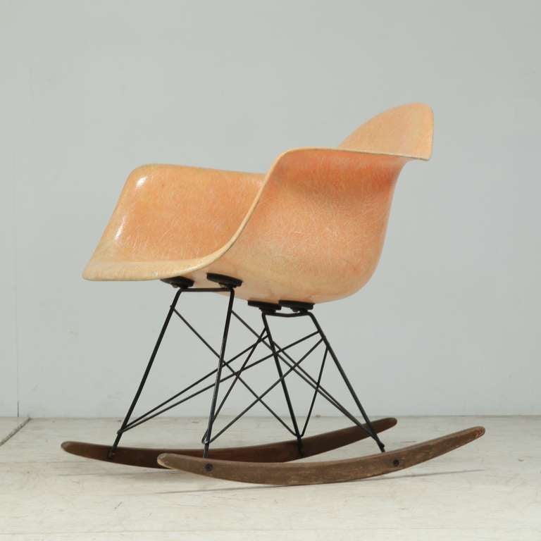 Excellent condition Salmon rope edge armshell with Zenith label on first edition rocker base