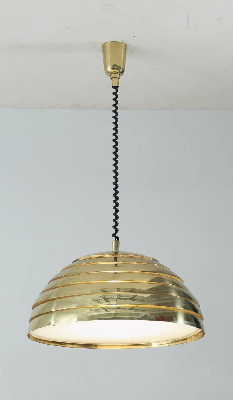 Large Brass Round Pendant. Germany, 1960s In Good Condition For Sale In Maastricht, NL