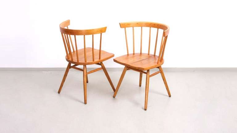 Pair of Straight Chairs by George Nakashima in Cherry Wood In Excellent Condition In Maastricht, NL