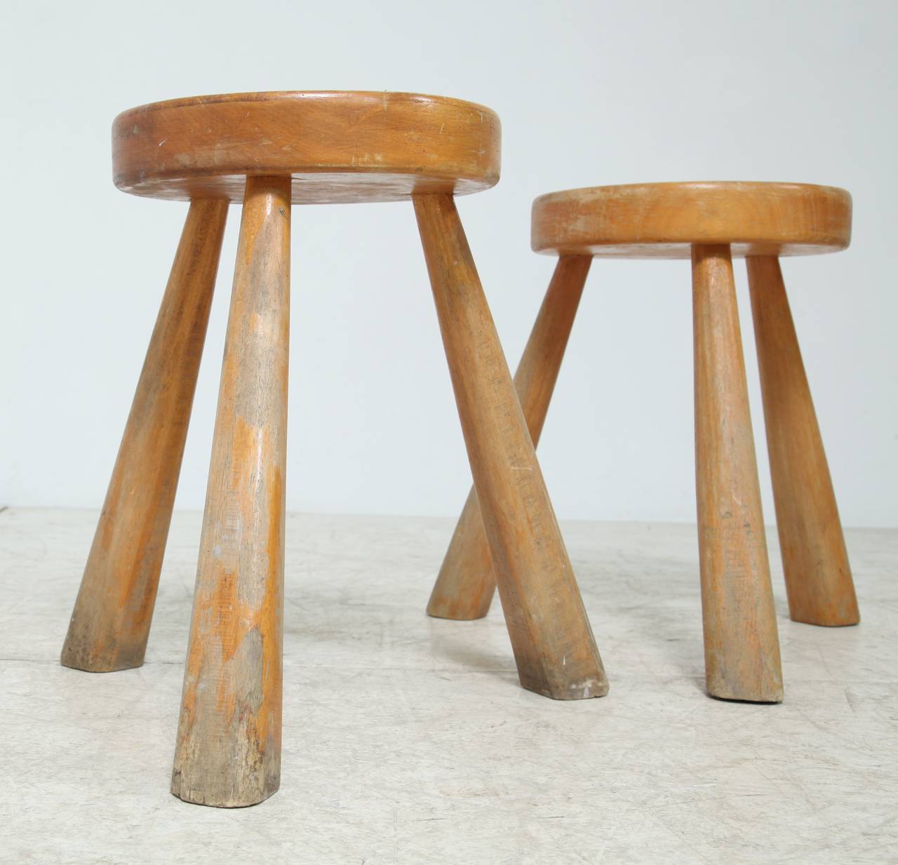 Rare Pair of Medium High Perriand Stools from Les Arcs In Good Condition For Sale In Maastricht, NL