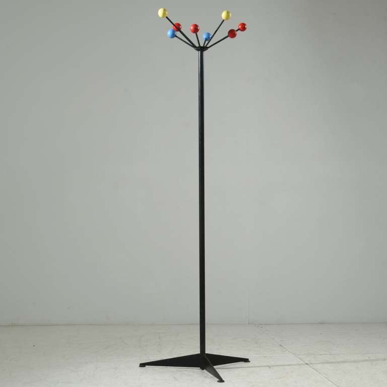 French 1950s  coat stand, with 7 coloured wooden balls to hang your coats and bags on. 

Diameter at the top is 51,5 cm
At the bottom diameter is 70 cm