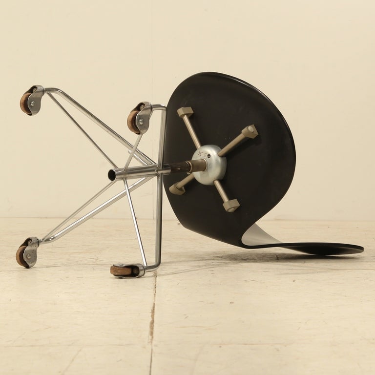 Scandinavian Modern Early Arne Jacobsen height adjustable desk chair on wheels