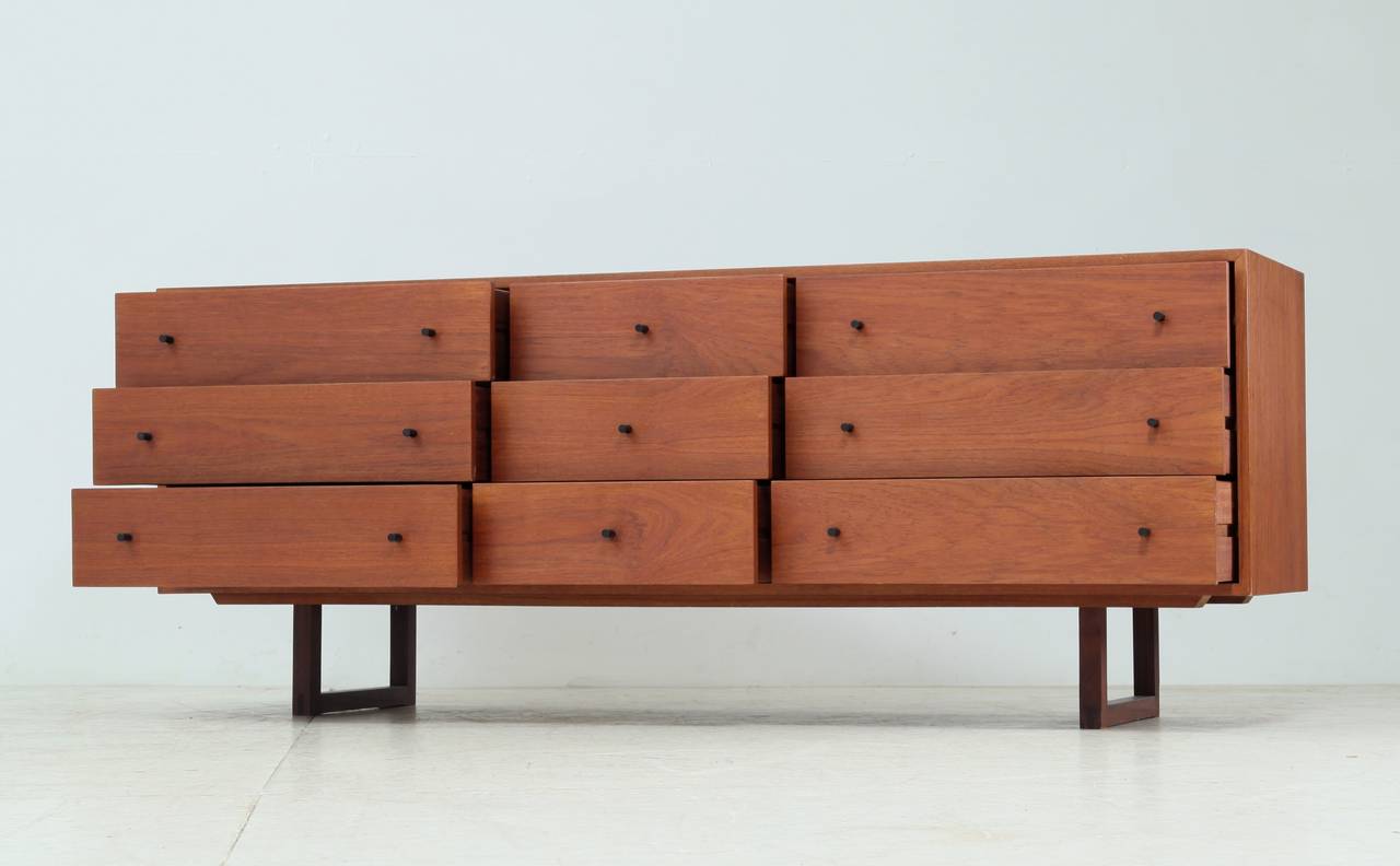 Chest of Drawers by R.S. Associates, Montreal In Good Condition In Maastricht, NL