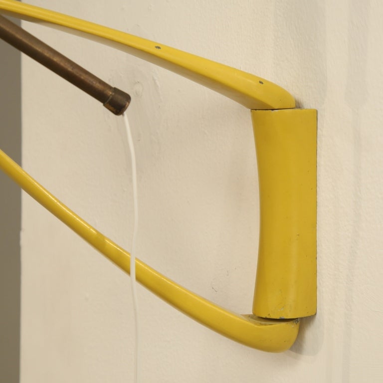 Mid-Century Modern Stilnovo Yellow Metal Extendable Kite Lamp. Italy, 1950s For Sale